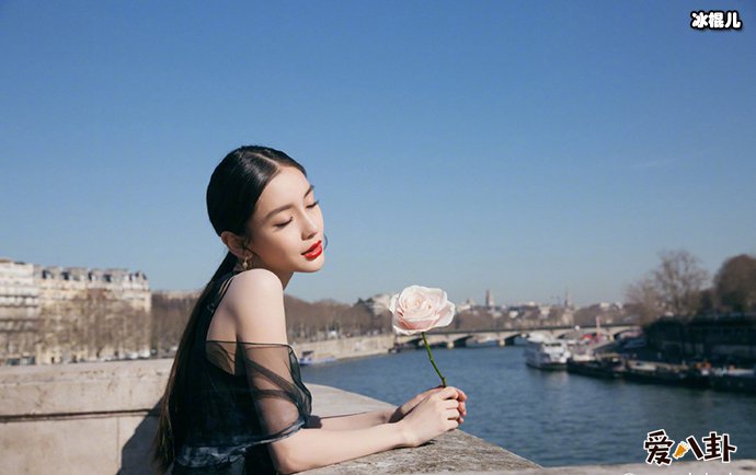 baby晒贝克汉姆合影为何引其网友的不满?其到底做了什么?