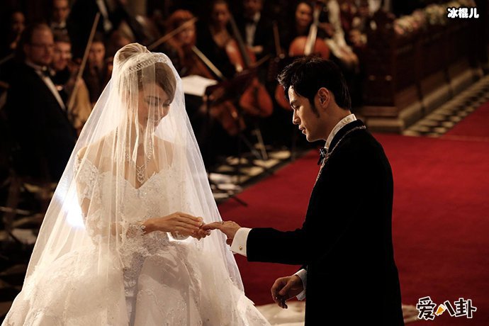 周杰伦昆凌被围堵, 霸气的大嫂也害羞!