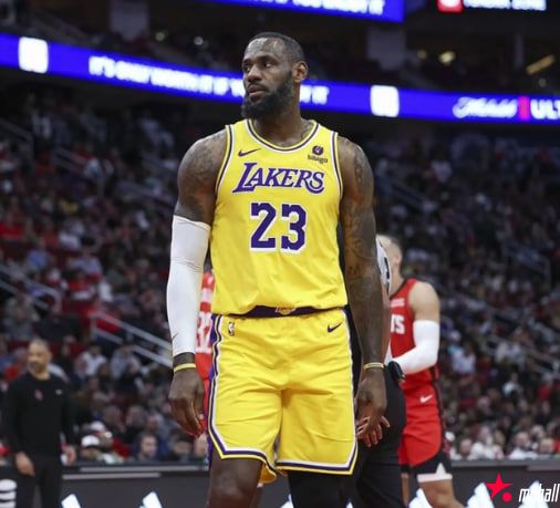 迈博体育 Shams:詹姆斯今夏未参与湖人运作 他在享受假期